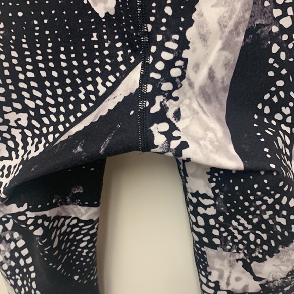 Lululemon cropped leggings - Picture 7 of 9